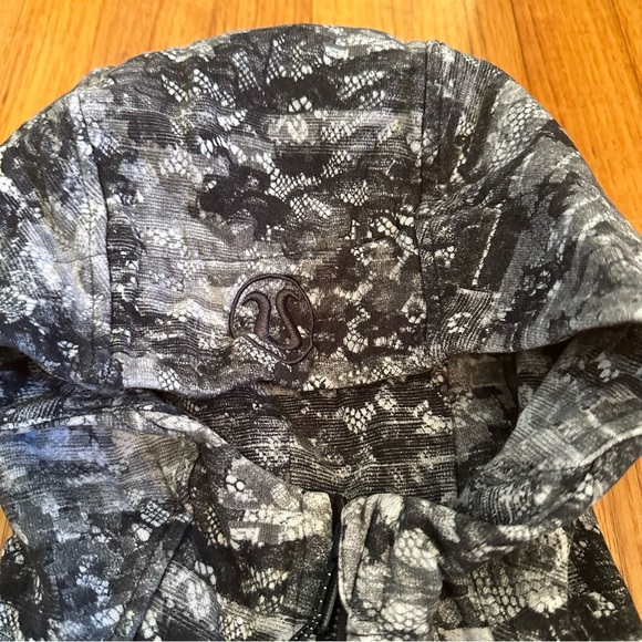 Lululemon Scuba Hoodie  Light Cotton Fleece Masked Lace Starlight Black- S 6 (n - Picture 5 of 11